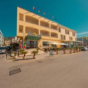 Riva Del Sole 4* צ'פאלו