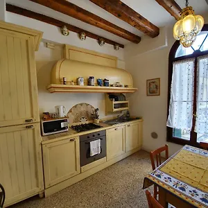 https://alloggi-alla-rivetta.hotelinveneto.com