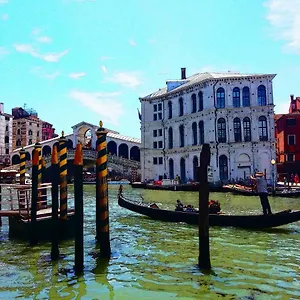 https://residenza-grisostomo.hotelinveneto.com